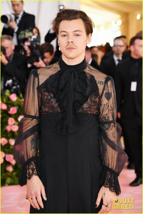 harry styles wear gucci suit at med gla|Harry Styles Gucci Met Gala.